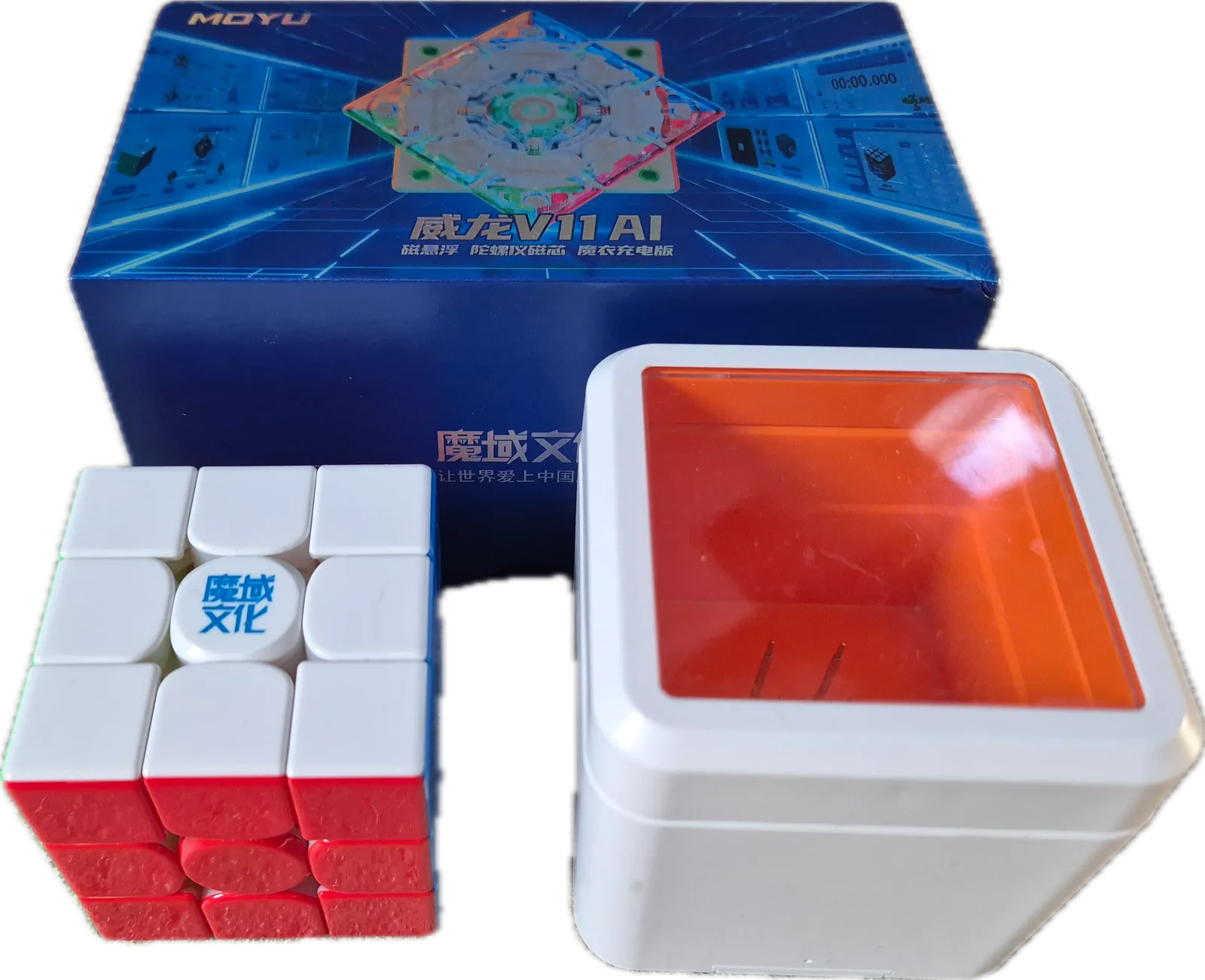 MoYu WeiLong V11 AI retail box with the cube and the charging box in front